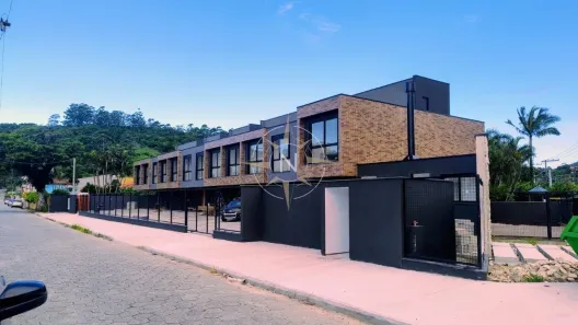 Sobrado com 2 Quartos à venda, 80m² no Cachoeira do Bom Jesus, Florianópolis