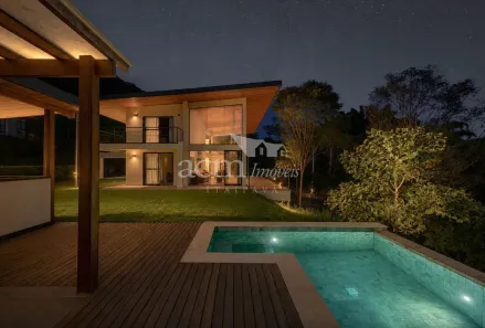 Casa de Condomínio com 3 Quartos à venda, 1907m² no Pedro do Rio, Petrópolis