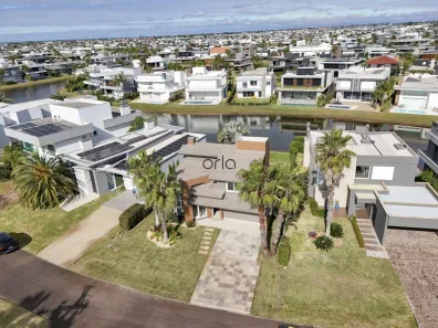Casa de Condomínio com 3 Quartos à venda, 210m² no XANGRI-LÁ, Xangri-lá