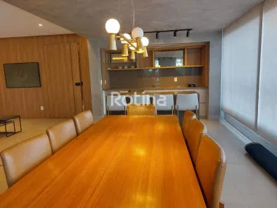 Apartamento com 3 Quartos para alugar, 200m² no Morada da Colina, Uberlândia