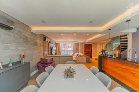 Casa com 3 Quartos para alugar, 350m² no Santo Inácio, Curitiba