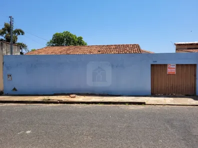 Casa com 2 Quartos para alugar, 51m² no Planalto, Uberlândia