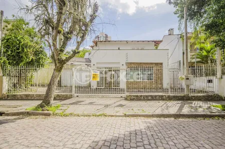 Casa com 4 Quartos à venda, 393m² no Passo da Areia, Porto Alegre