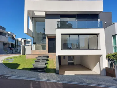 Casa com 3 Quartos à venda, 360m² no Boa Vista, Curitiba