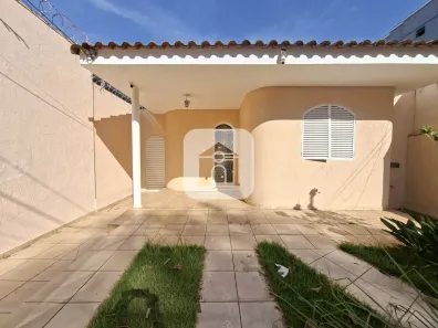 Casa com 3 Quartos para alugar, 95m² no Cidade Jardim, Uberlândia