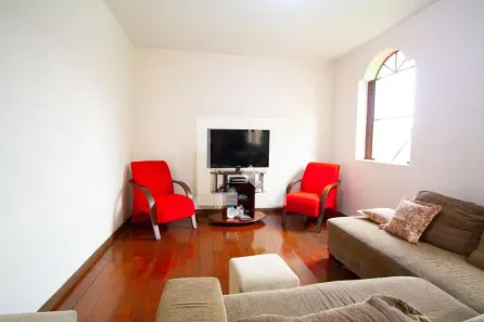 Casa com 5 Quartos à venda, 360m² no Cachoeirinha, Belo Horizonte