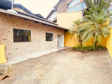 Sobrado com 3 Quartos para alugar, 80m² no Barra do Rio Molha, Jaraguá do Sul