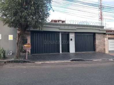 Casa com 3 Quartos à venda, 200m² no Segismundo Pereira, Uberlândia