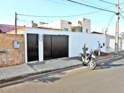 Casa com 2 Quartos à venda, 131m² no Jardim Holanda, Uberlândia