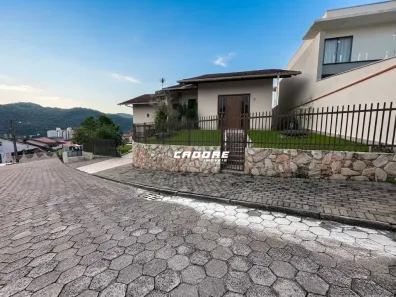 Casa com 3 Quartos para alugar, 300m² no Garcia, Blumenau