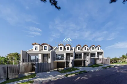 Sobrado com 3 Quartos à venda, 240m² no Campo Comprido, Curitiba