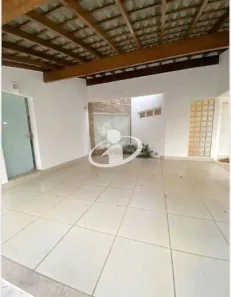 Casa com 3 Quartos para alugar, 200m² no Jardim Karaíba, Uberlândia