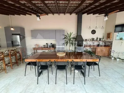 Casa com 3 Quartos à venda, 180m² no Jardim Holanda, Uberlândia