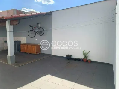 Casa com 3 Quartos à venda, 180m² no Jardim Patrícia, Uberlândia