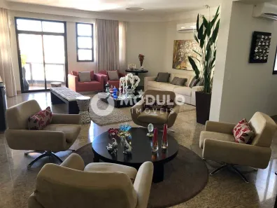 Apartamento com 4 Quartos à venda, 340m² no Fundinho, Uberlândia