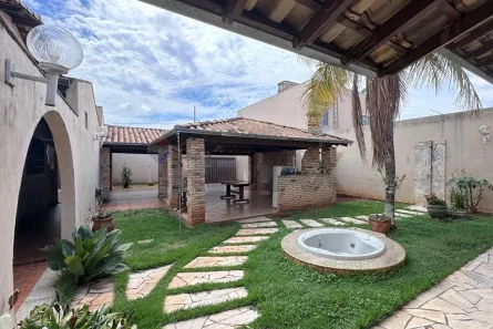 Casa com 4 Quartos à venda, 127m² no Jardim Patrícia, Uberlândia