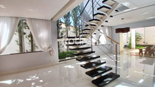 Casa com 3 Quartos à venda, 270m² no Alto Umuarama, Uberlândia
