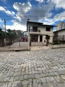 Casa com 3 Quartos à venda, 136m² no Petrópolis, Caxias do Sul