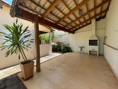 Casa com 3 Quartos à venda, 178m² no Jardim Colina, Uberlândia