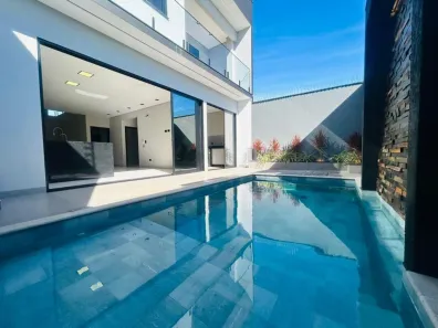 Sobrado com 4 Quartos à venda, 262m² no Jardim Munique, Maringá