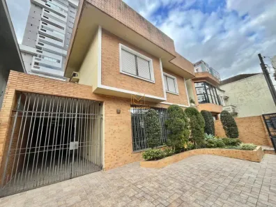 Sobrado com 6 Quartos para alugar, 450m² no Gonzaga, Santos