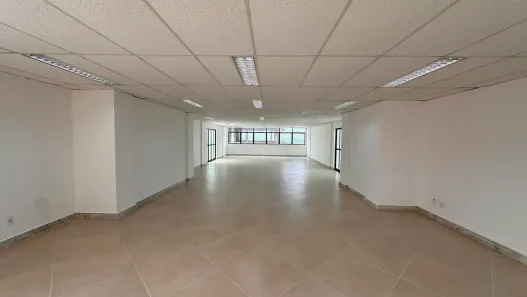 Sala Comercial para alugar, 188m² no Cavaleiros, Macaé