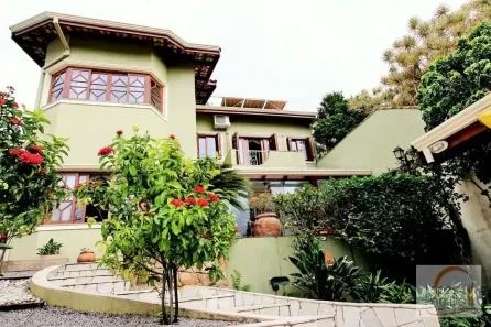 Casa com 3 Quartos para venda ou aluguel, 401m² no Vila Petrópolis, Atibaia