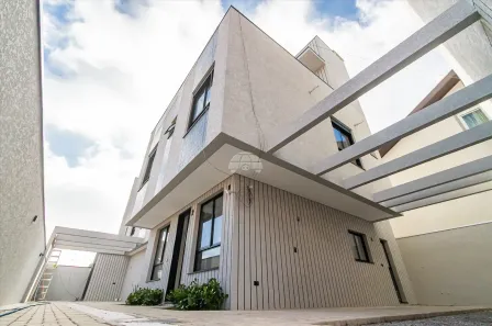 Sobrado com 3 Quartos à venda, 170m² no Orleans, Curitiba