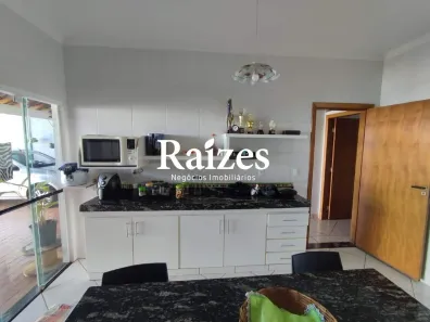 Casa com 3 Quartos à venda, 174m² no Cidade Jardim, Uberlândia