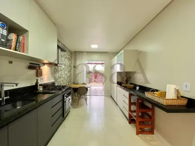 Sobrado com 2 Quartos à venda, 61m² no Jardim Iririú, Joinville