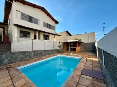 Casa com 3 Quartos à venda, 300m² no Caiçaras, Belo Horizonte