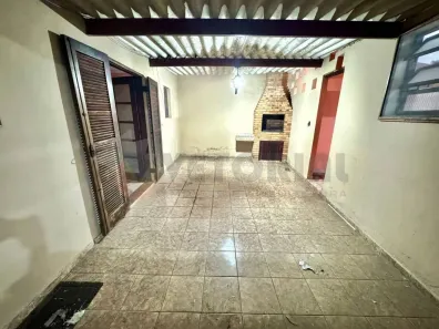 Casa com 3 Quartos para alugar, 84m² no Jardim Britânia, Caraguatatuba