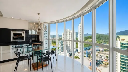 Apartamento com 3 Quartos para alugar, 128m² no Centro, Balneário Camboriú