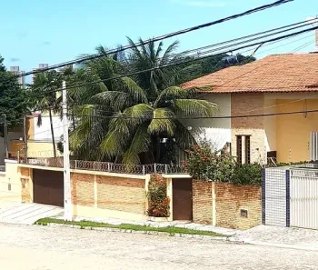 Casa com 3 Quartos para alugar, 330m² no Candelária, Natal