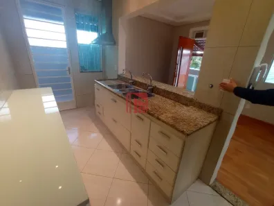 Casa com 4 Quartos para alugar, 360m² no Cabral, Contagem