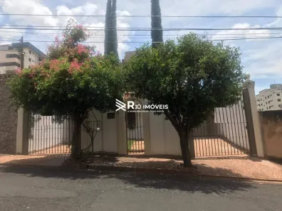 Casa com 3 Quartos para alugar, 220m² no Tabajaras, Uberlândia