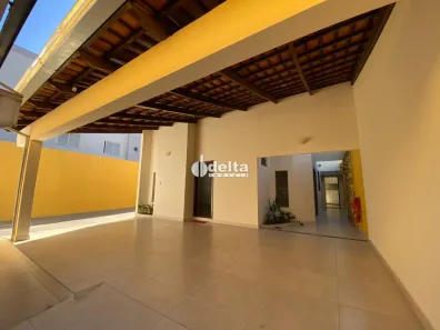 Casa com 4 Quartos para alugar, 240m² no Santa Mônica, Uberlândia