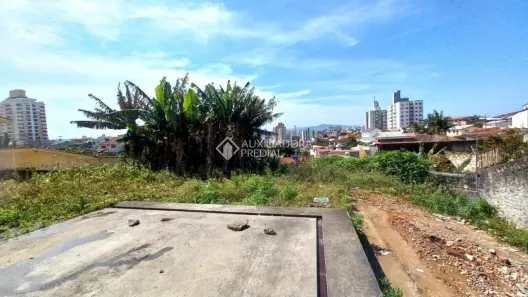 Lote/Terreno à venda, 729m² no Barreiros, São José