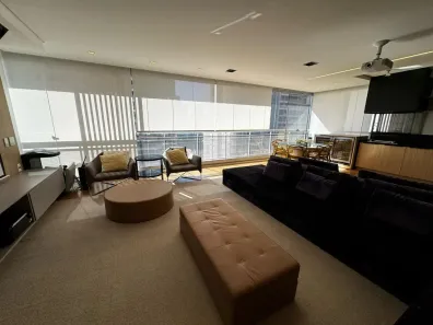 Apartamento com 3 Quartos para alugar, 197m² no Jardim das Acácias, São Paulo