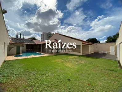 Casa com 6 Quartos para alugar, 300m² no Santa Mônica, Uberlândia