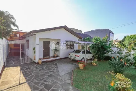 Casa com 2 Quartos à venda, 209m² no Chácara das Pedras, Porto Alegre