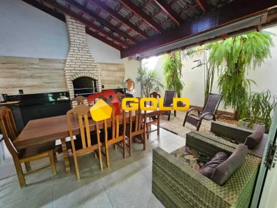 Casa com 4 Quartos à venda, 225m² no Santa Rosa, Uberlândia