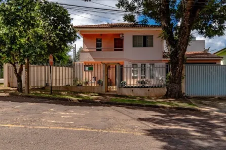 Sobrado com 4 Quartos à venda, 188m² no Centro, Cascavel