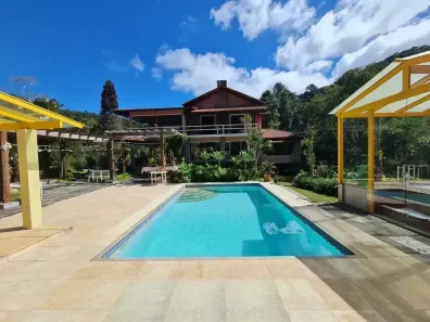 Sobrado com 4 Quartos para alugar, 370m² no Fazenda Inglesa, Petrópolis