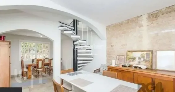 Sobrado com 4 Quartos à venda, 550m² no Três Figueiras, Porto Alegre