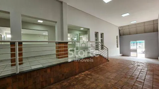 Ponto Comercial para alugar, 800m² no Centro, Uberlândia