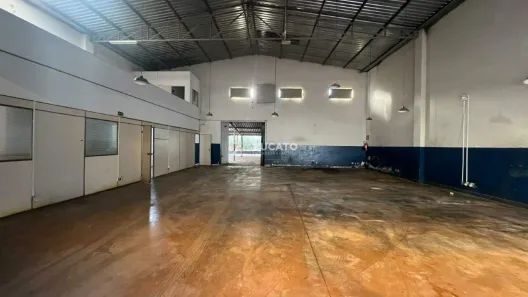 Galpão/Depósito/Armazém para alugar, 347m² no Centro, Uberaba