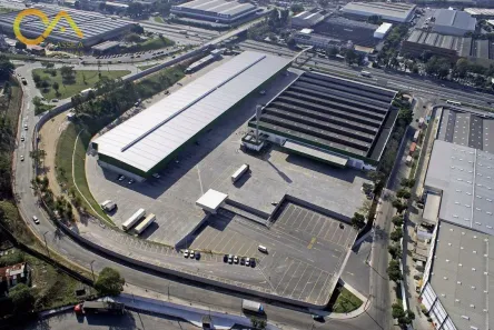 Galpão/Depósito/Armazém para alugar, 681m² no Parque Colúmbia, Rio de Janeiro