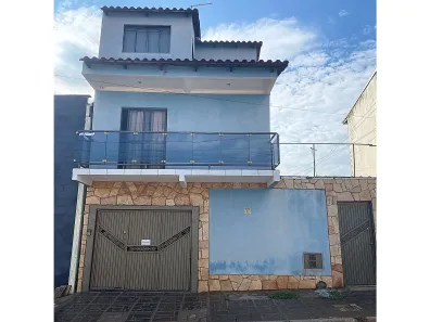 Sobrado com 4 Quartos à venda, 210m² no Setor Estrela Dalva, Goiânia