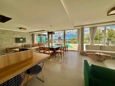 Casa com 3 Quartos à venda, 365m² no Agronômica, Florianópolis